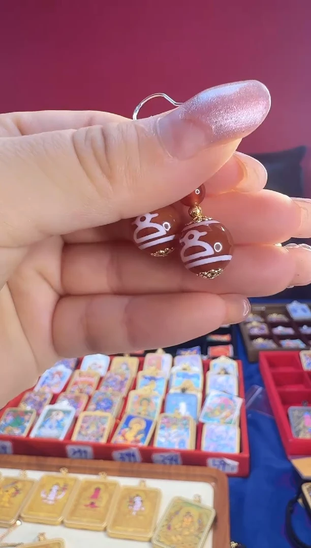 吊坠玛瑙耳坠-粗矿堆沙唐卡