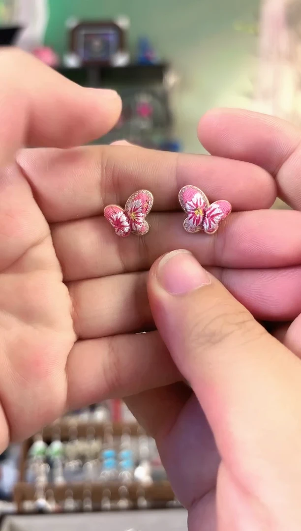 彩云南阁非遗老绣饰品513