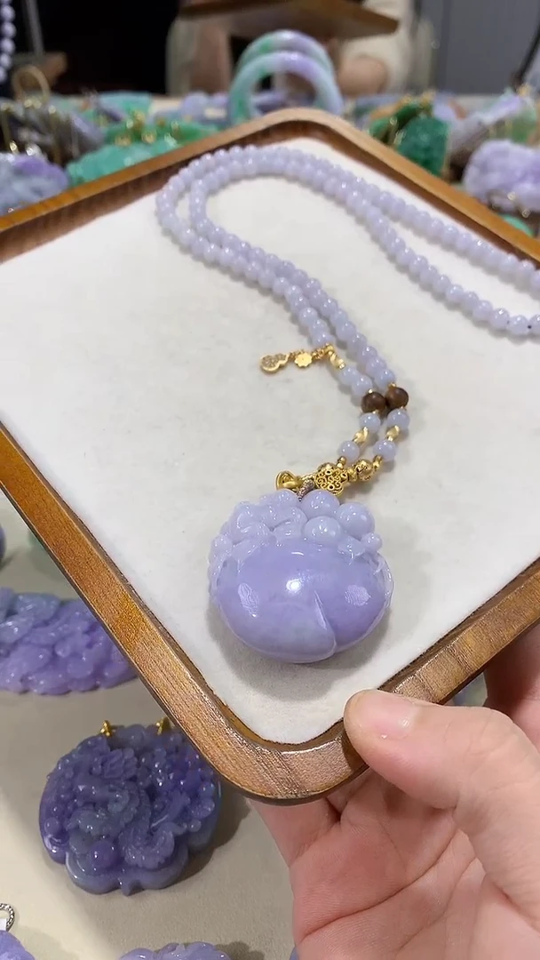 颈饰未镶嵌翡翠吊坠