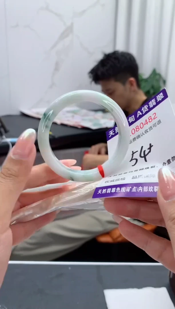 翡翠手镯未镶嵌有纹，完美者勿拍