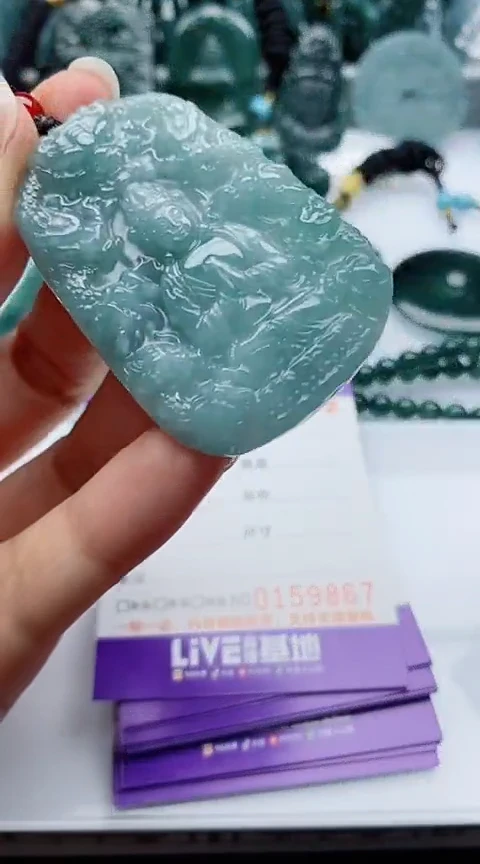 翡翠未镶嵌颈饰