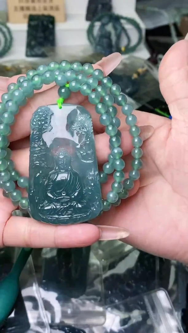 颈饰未镶嵌翡翠