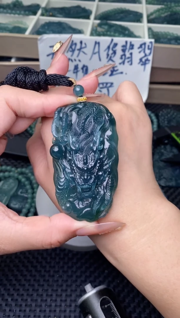 翡翠未镶嵌颈饰