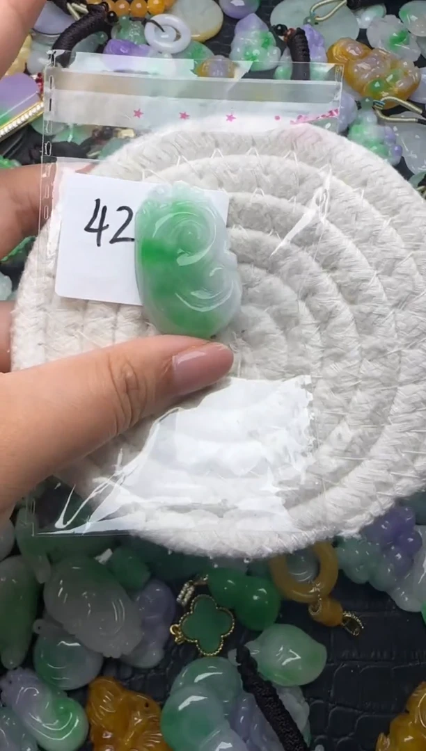 颈饰未镶嵌翡翠缅甸翡翠吊坠