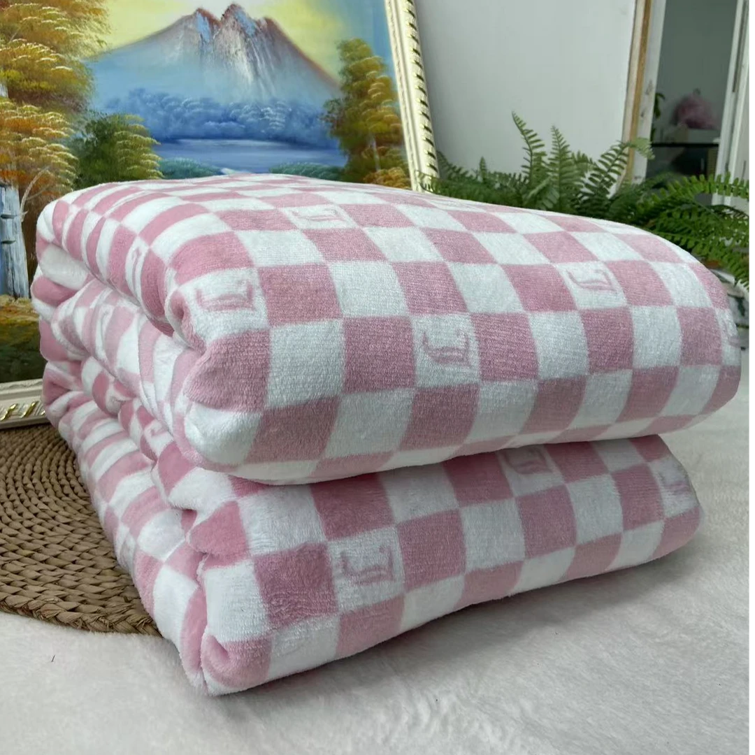 绒亿爱家纺  200*230粉色棋盘格JC加绒双人牛奶绒单被套被罩