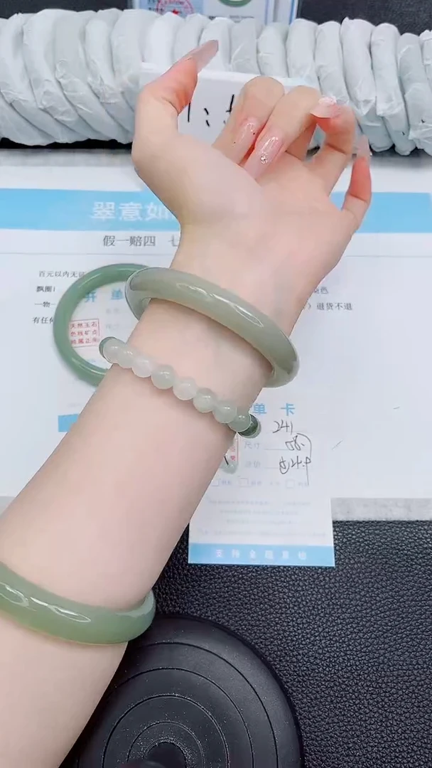 未镶嵌手镯石英质玉241*58.7
