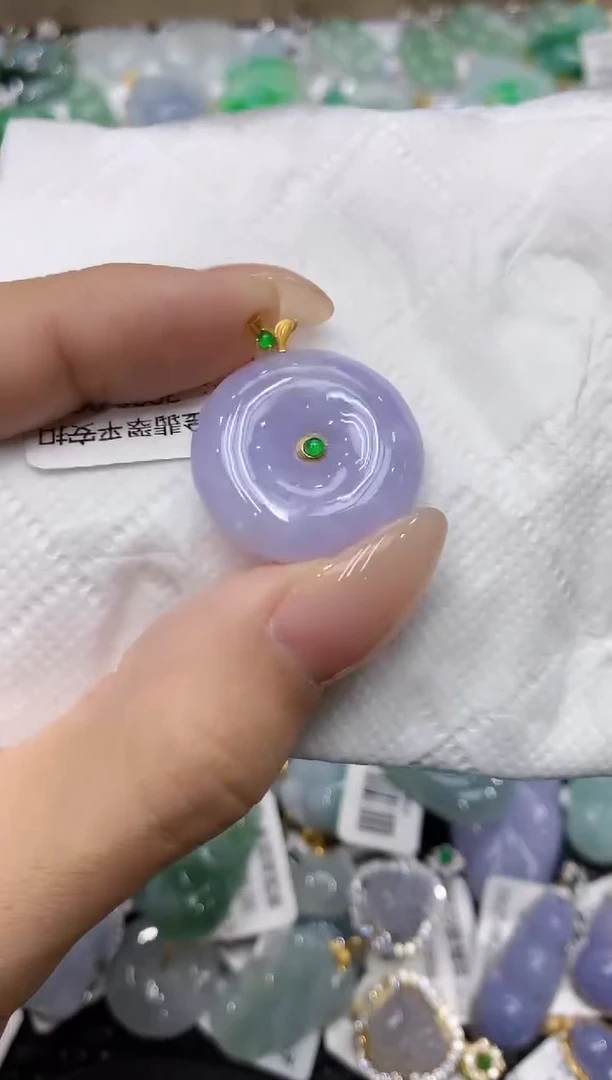 颈饰18K金镶嵌翡翠111111111111