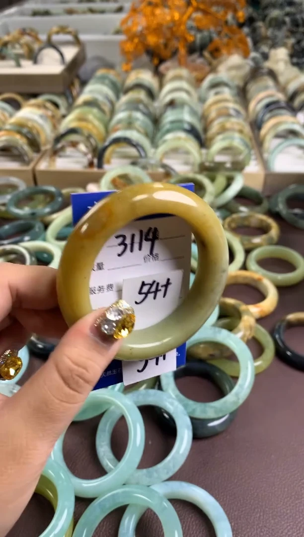 【闪购商品】蛇纹石玉手镯未镶嵌3114