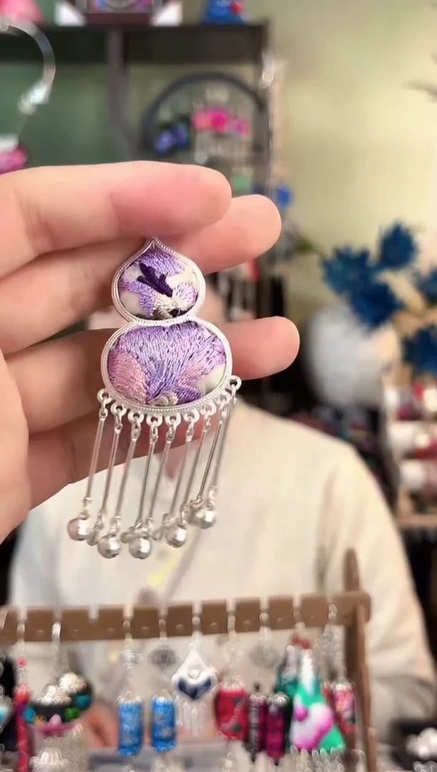 彩云南阁非遗老绣苗银饰品242