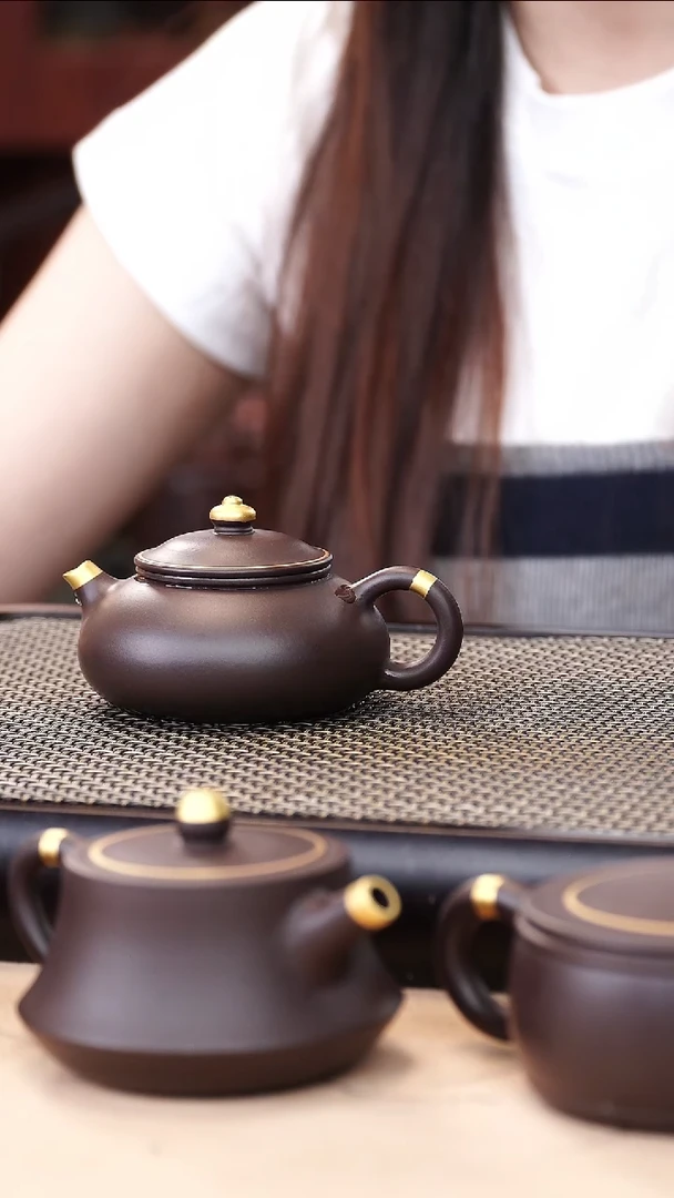 茶壶紫砂四号井茄皮紫泥描金寒江130cc