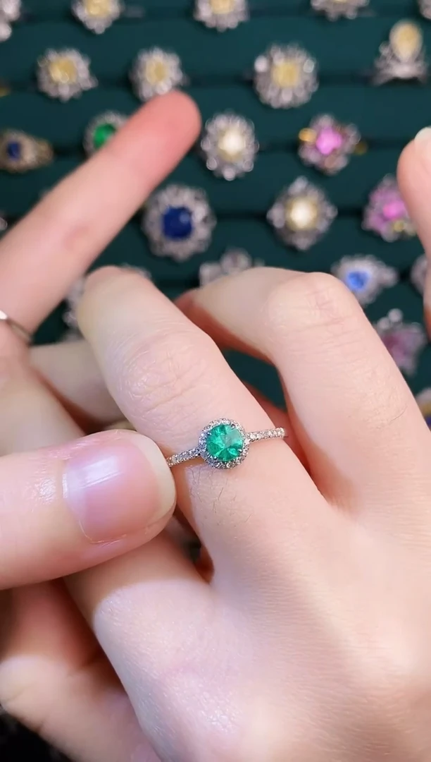 18K金镶嵌戒指祖母绿30分