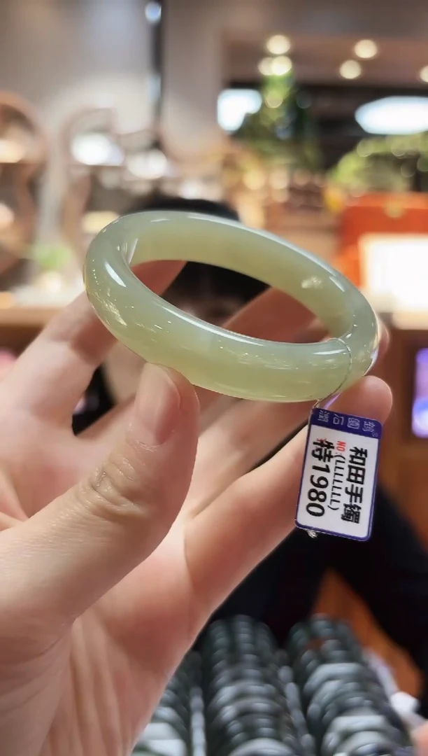 颈饰未镶嵌和田玉53.8手镯