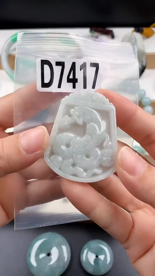 颈饰未镶嵌翡翠天然翡翠吊坠挂件