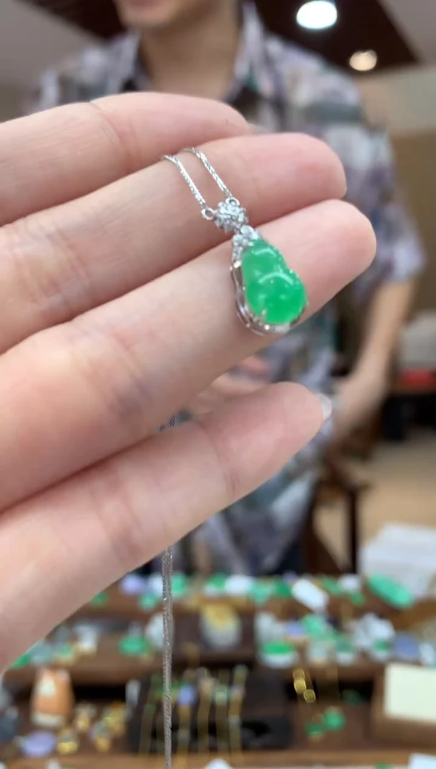 翡翠18K金镶嵌套链葫芦