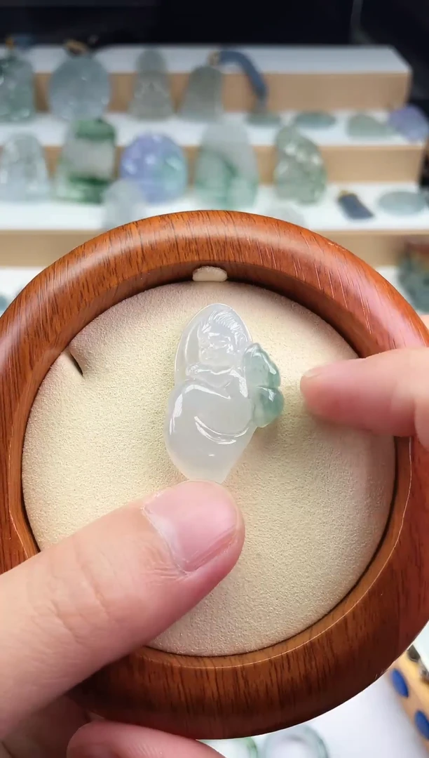翡翠未镶嵌颈饰挂件