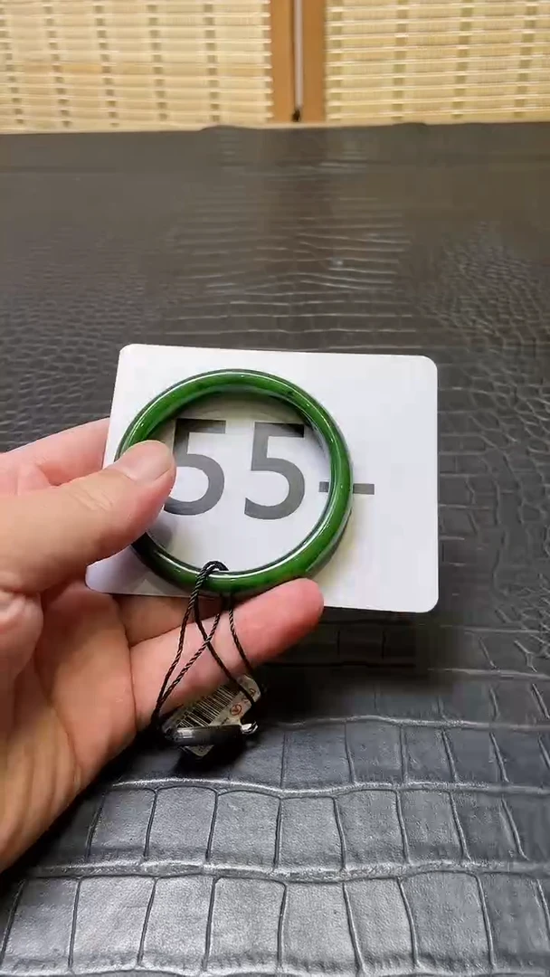 和田玉（碧玉）手镯未镶嵌一个