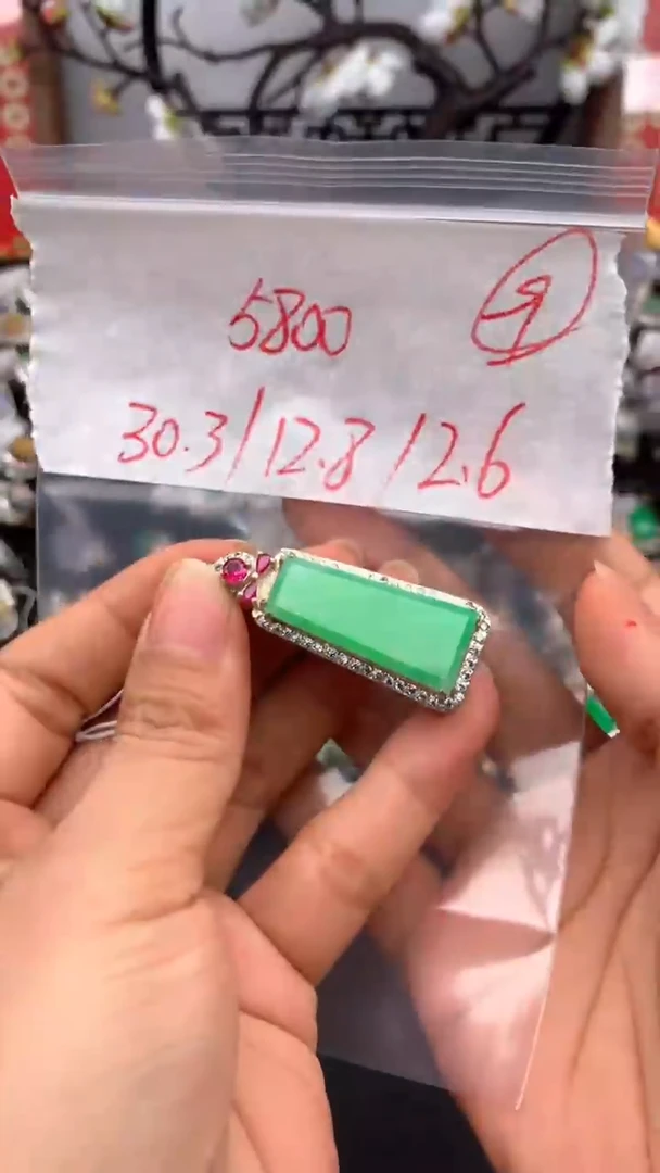 定制翡翠未镶嵌缅甸天然A货翡翠拍一发一