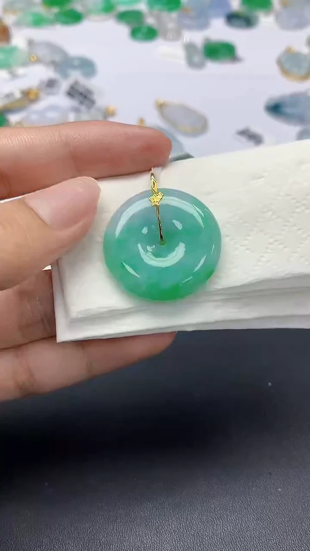 翡翠18K金镶嵌颈饰天然缅甸a货翡翠