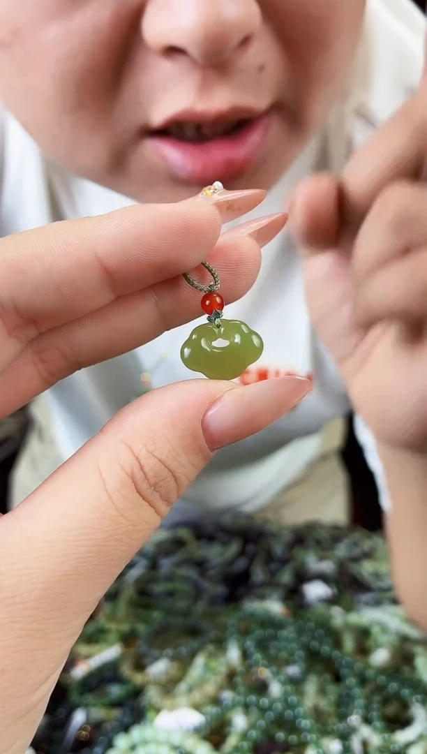 和田玉未镶嵌颈饰拍一发一