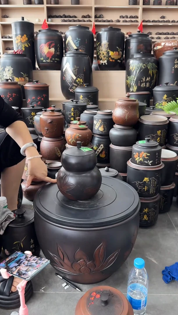 咖*瑕疵茶叶罐 葫芦荷花 358