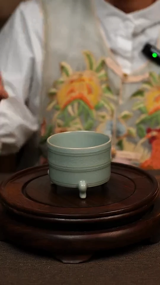 瓷片仿古天青全手三足玹纹樽100ml 微瑕 不带礼盒