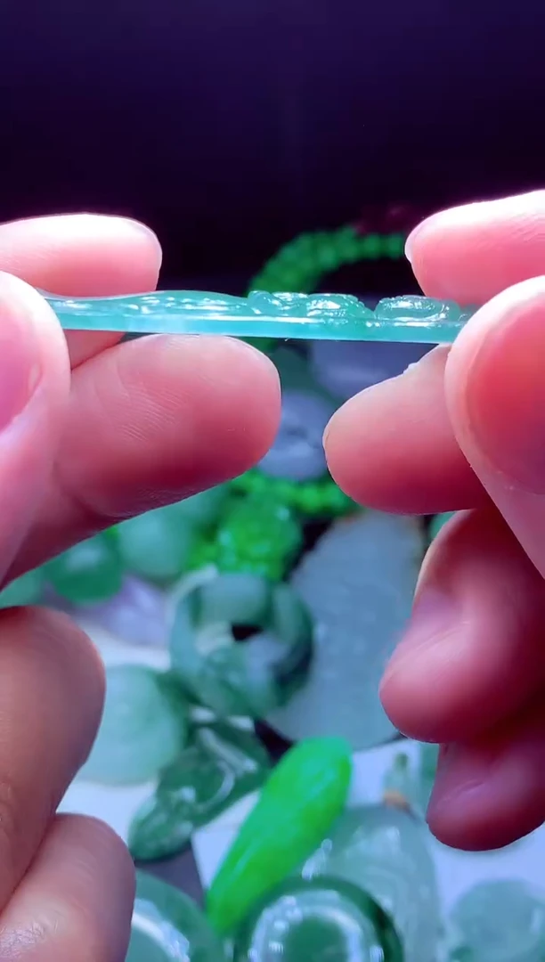 未镶嵌定制翡翠摆***?翡翠毛货定制