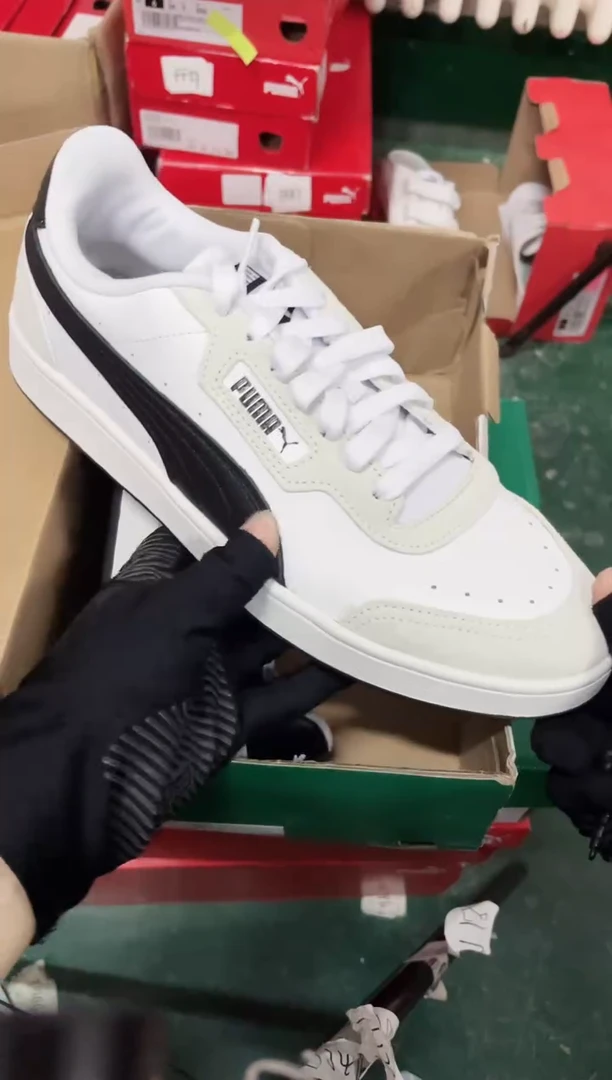 彪马时尚休闲运动鞋42M  UU71