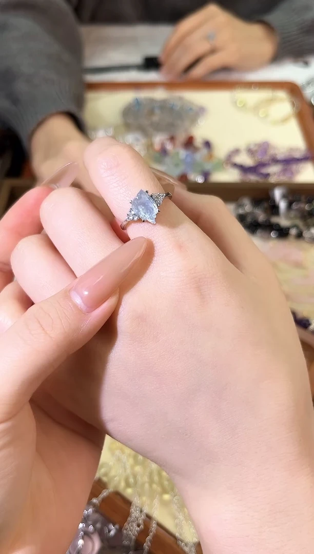 【闪购商品】水晶手链未镶嵌海蓝宝戒指默认微瑕多样性发货