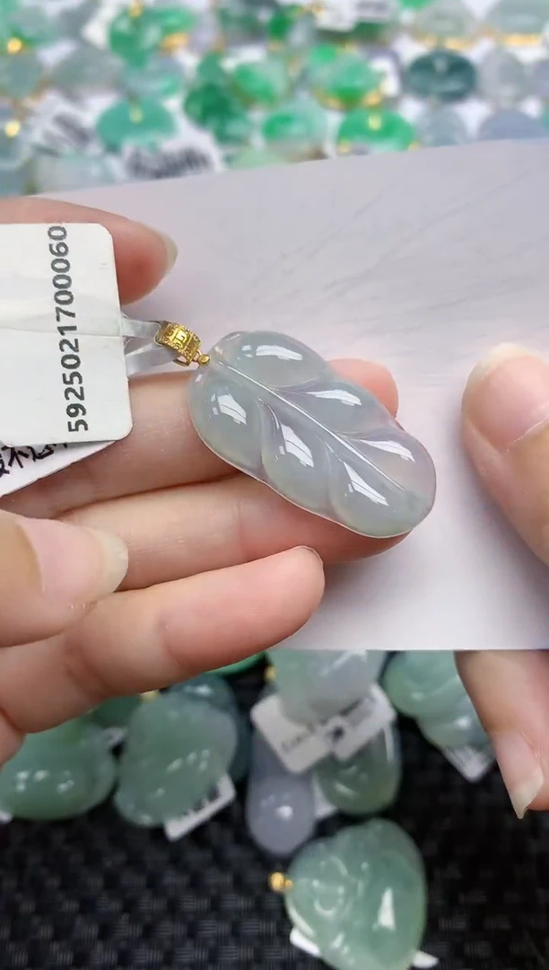 翡翠18K金镶嵌颈饰天然翡翠A货