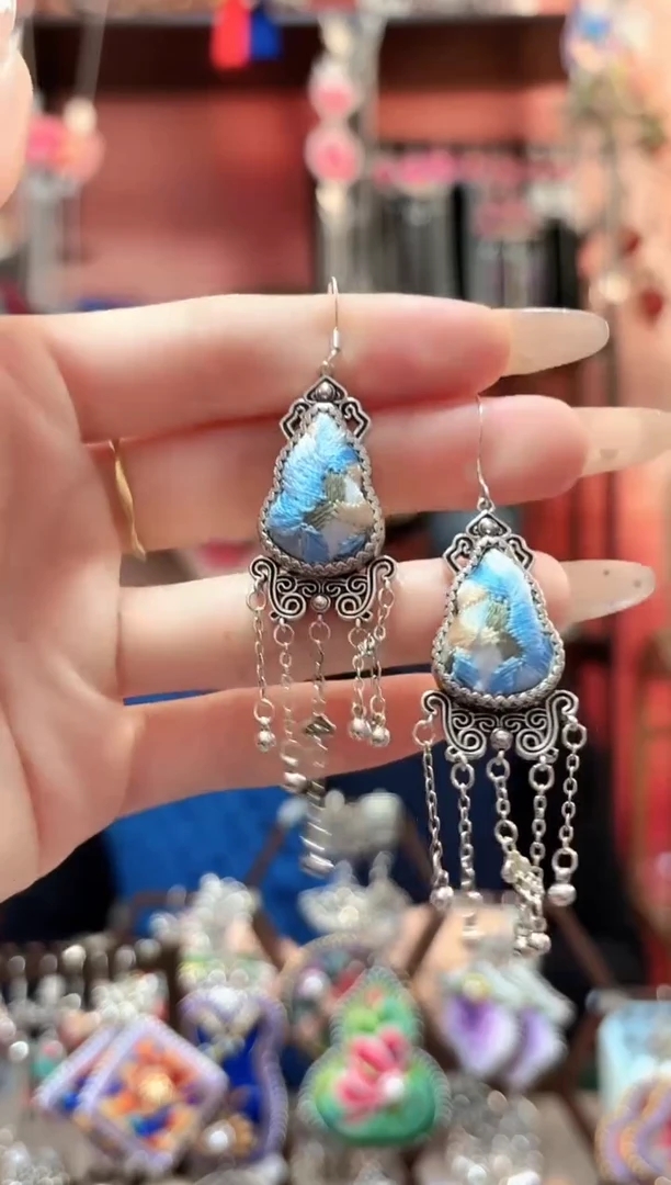 织绣云织谣民族风精美饰品   107