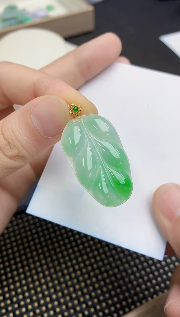翡翠18K金镶嵌颈饰天然缅甸A货翡翠