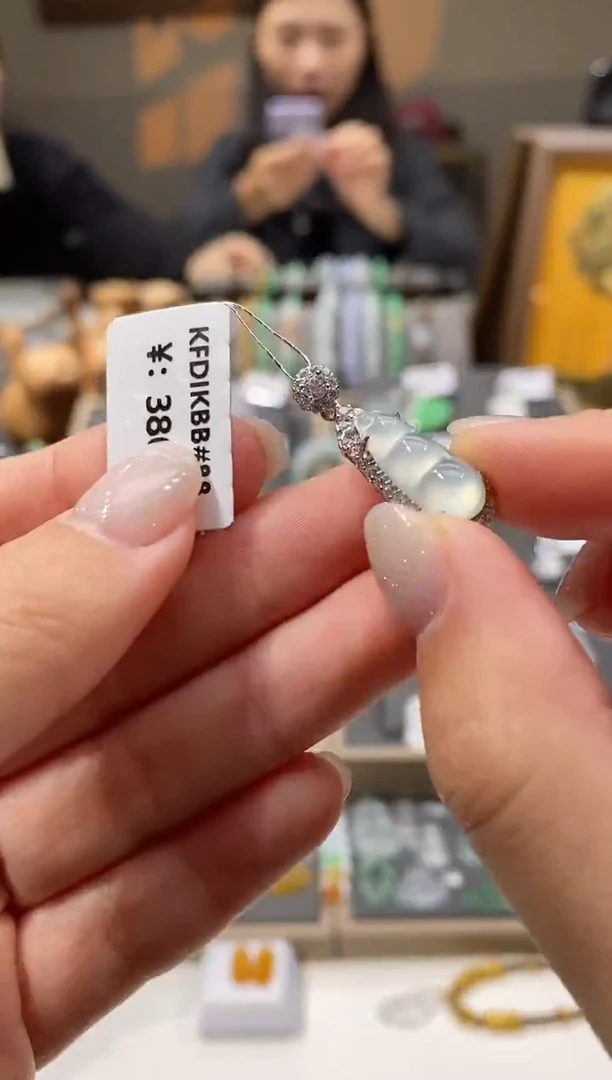 颈饰银S925镶嵌翡翠豆子