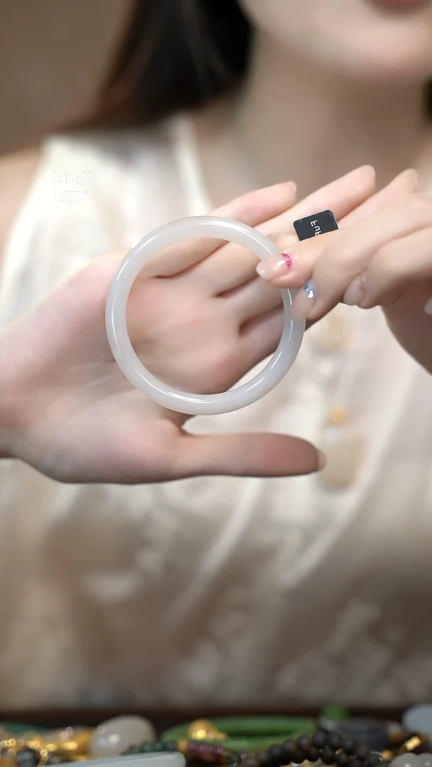 和田玉手镯未镶嵌清冷感55