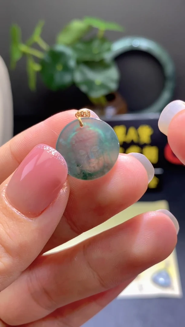 翡翠18K金镶嵌颈饰翡翠吊坠