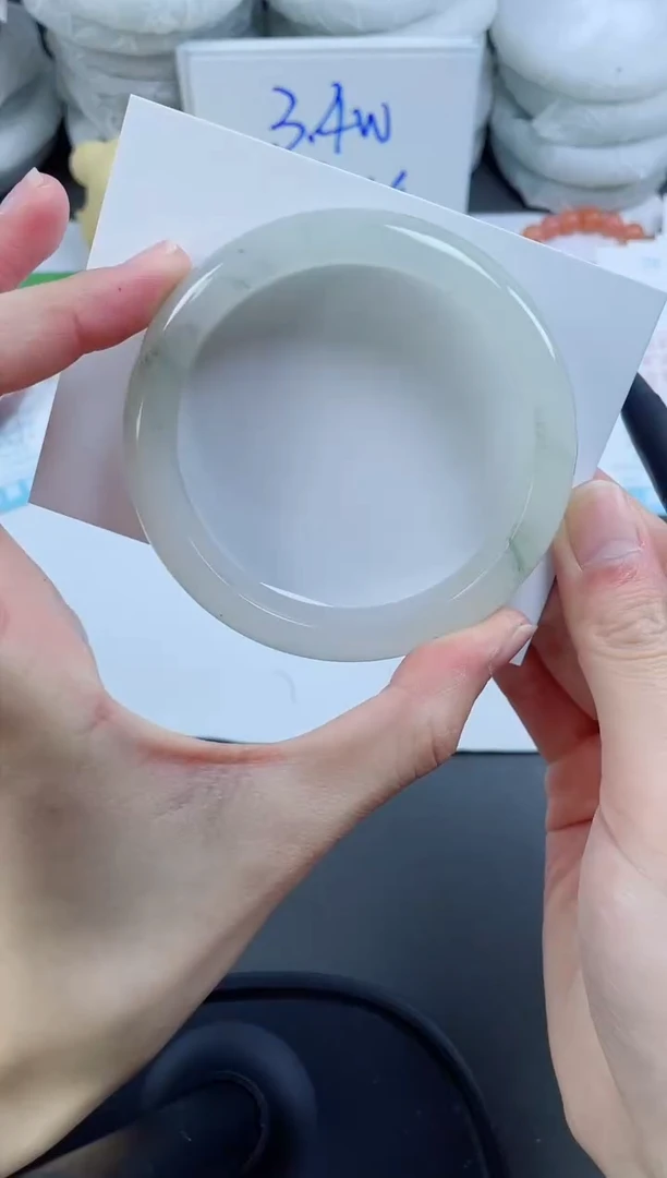 【闪购商品】石英质玉手镯未镶嵌180-58.5