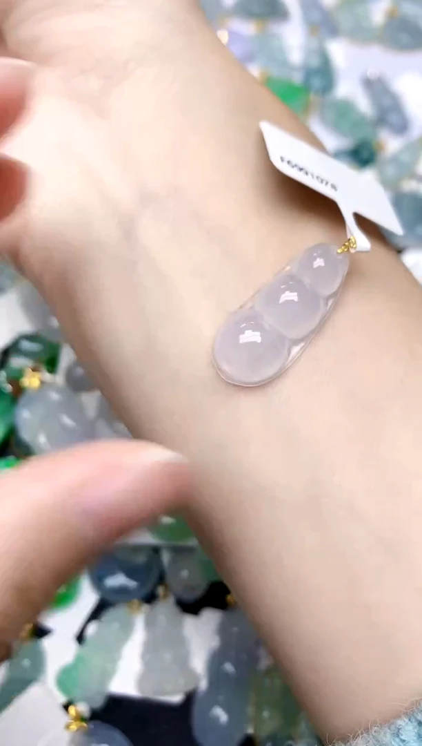 颈饰18K金镶嵌翡翠天然A货翡翠