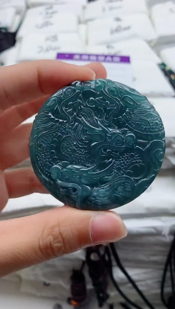翡翠未镶嵌颈饰8