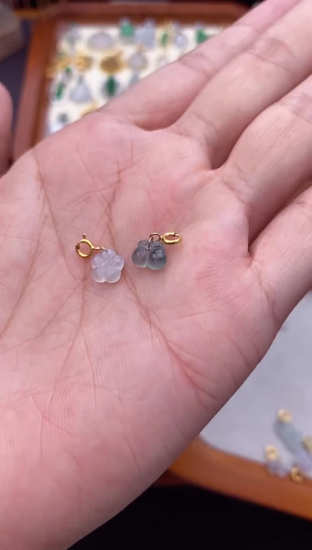 翡翠18K金镶嵌颈饰小滴溜