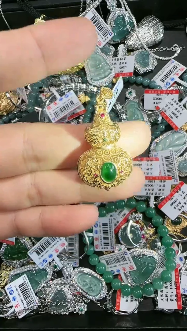 【闪购商品】翡翠吊坠(赠链)未镶嵌天然翡翠A货