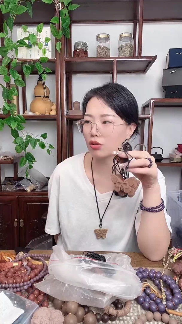 泥塑龙涎香方的骷髅蝴蝶