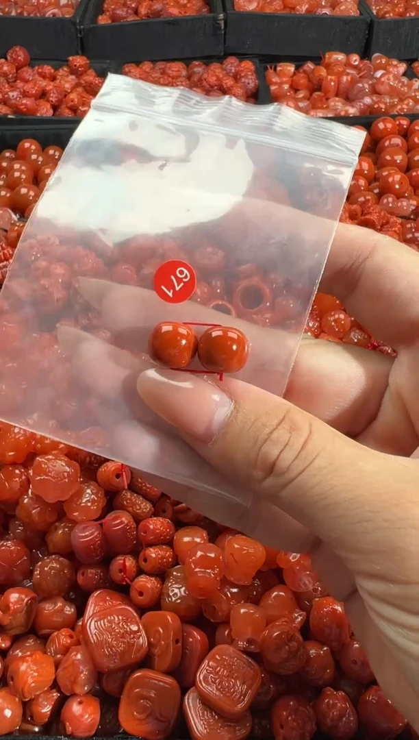南红玛瑙未镶嵌颈饰1