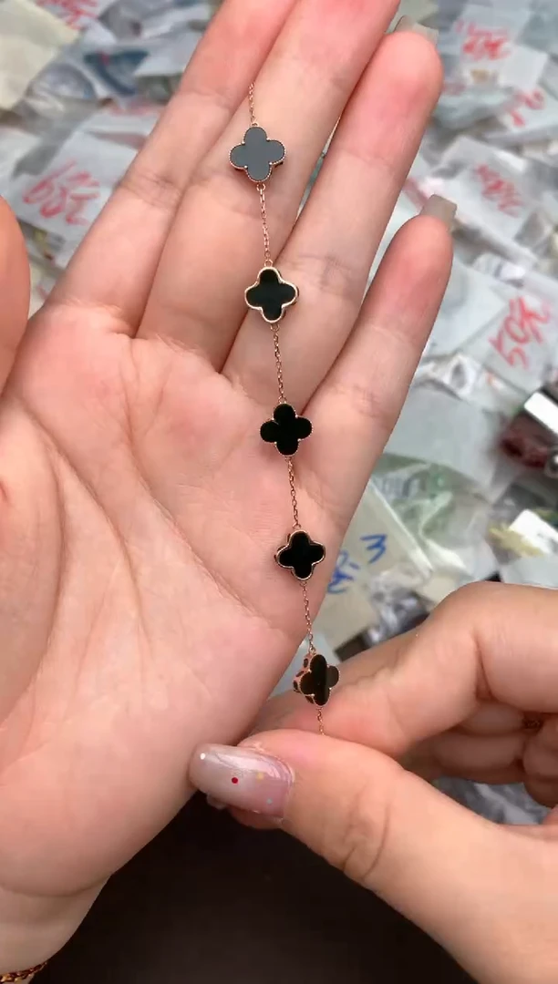 18K金镶嵌挂件翡翠一