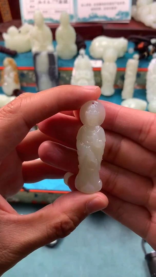 颈饰未镶嵌和田玉༒****?