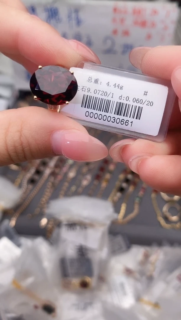 18K金镶嵌戒指石榴石--专柜--