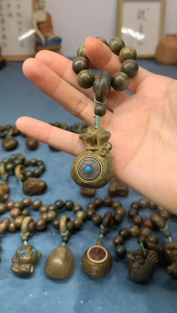 【闪购商品】维腊木（绿檀）把件赚钱袋 盘玩件