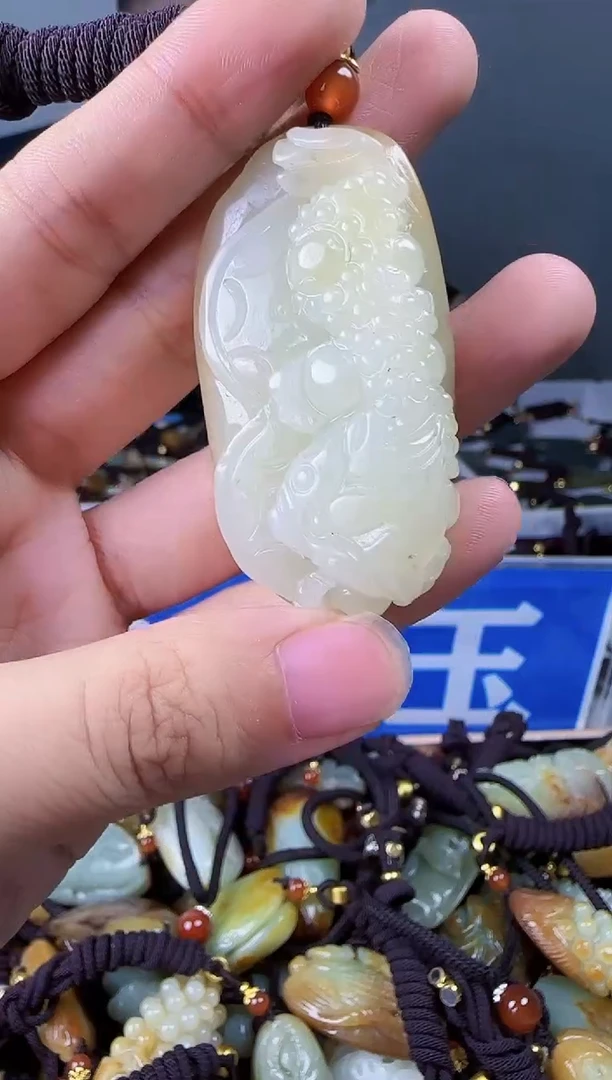 和田玉未镶嵌颈饰1