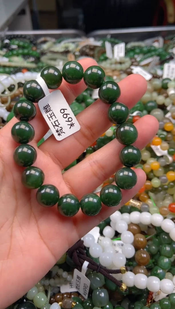 和田玉未镶嵌颈饰1