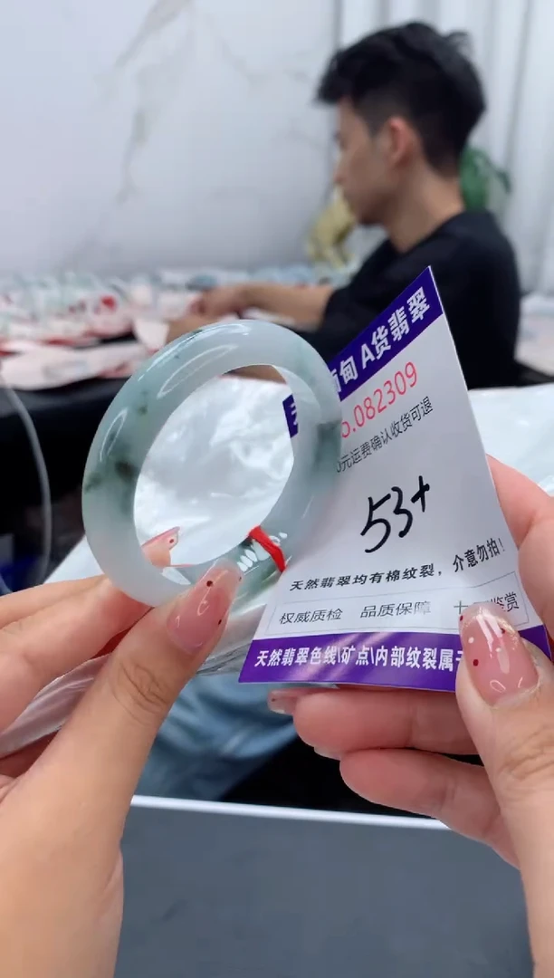 未镶嵌手镯翡翠有纹，完美者勿拍