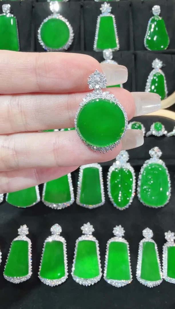 颈饰18K金镶嵌翡翠圆牌天然A货翡翠72h鉴赏期