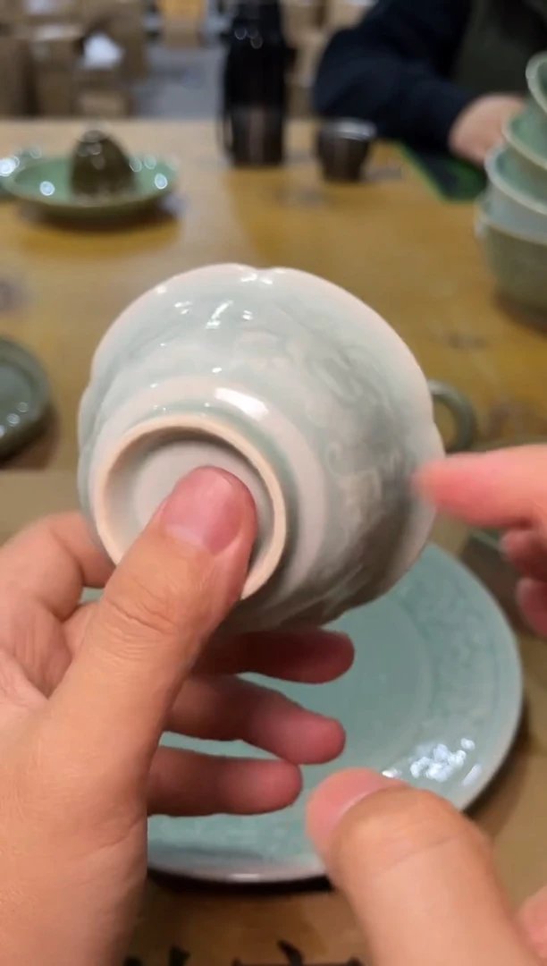 瑕疵天青-福禄出筋杯1只